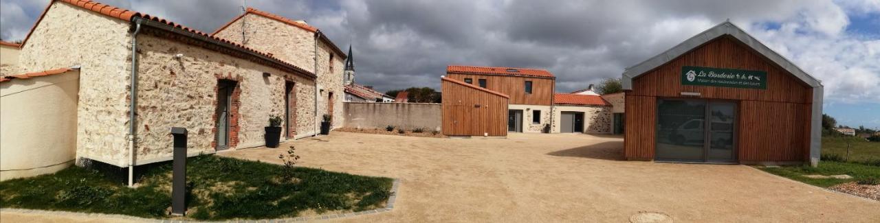 La Borderie - Maison Des Randonnees - Gite Etape - Gite De Groupe Vaire Exterior photo