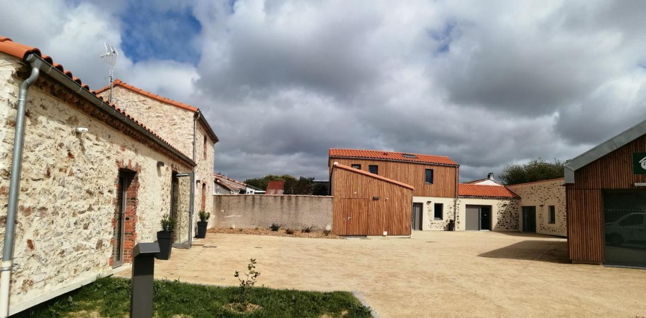 La Borderie - Maison Des Randonnees - Gite Etape - Gite De Groupe Vaire Exterior photo